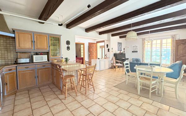 Maison à vendre    6 pièces •  Rochefort-du-Gard