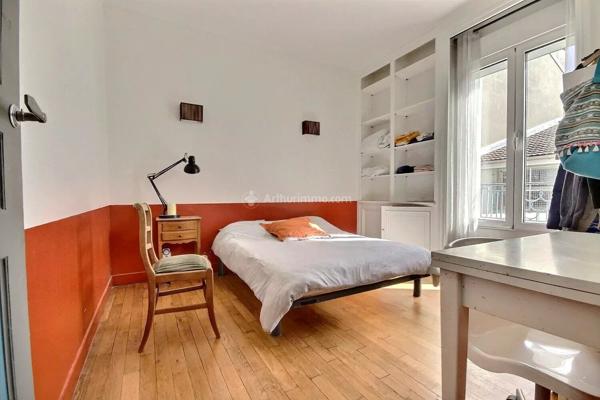 Vente                                                      Maison
                        
                     8 pièces                      171 m2                     à Asnières-sur-Seine