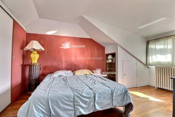 Vente                                                      Maison
                        
                     8 pièces                      171 m2                     à Asnières-sur-Seine