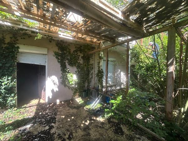 MONTLHÉRY - TERRAIN A BÂTIR DE 5 000 M2 - POTENTIEL DE 2 LOTS