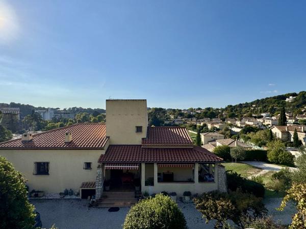 Marseille (13012) Les 3 lucs Haut de villa d'exception plain-pied T4 de 147 m² avec grand jardin privatif de 850m2