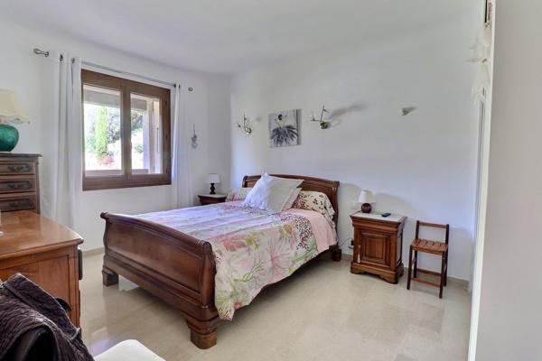 Marseille (13012) Les 3 lucs Haut de villa d'exception plain-pied T4 de 147 m² avec grand jardin privatif de 850m2