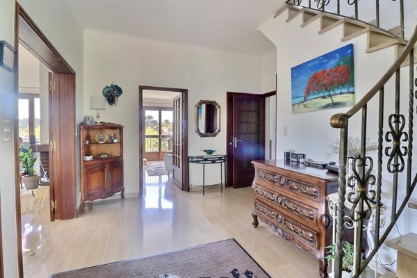 Marseille (13012) Les 3 lucs Haut de villa d'exception plain-pied T4 de 147 m² avec grand jardin privatif de 850m2