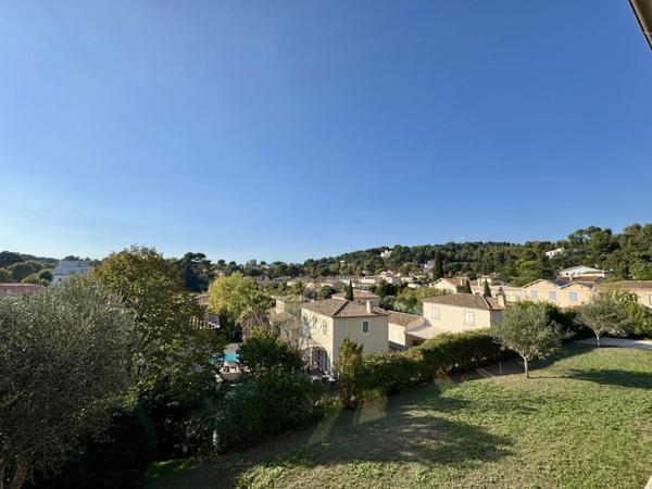 Marseille (13012) Les 3 lucs Haut de villa d'exception plain-pied T4 de 147 m² avec grand jardin privatif de 850m2