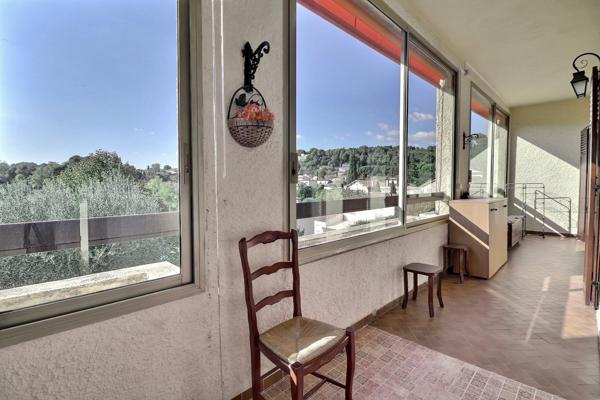 Marseille (13012) Les 3 lucs Haut de villa d'exception plain-pied T4 de 147 m² avec grand jardin privatif de 850m2