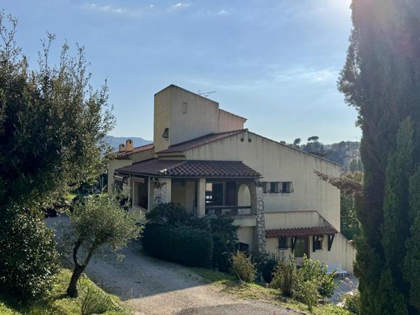 Marseille (13012) Les 3 lucs Haut de villa d'exception plain-pied T4 de 147 m² avec grand jardin privatif de 850m2