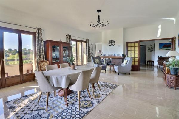 Marseille (13012) Les 3 lucs Haut de villa d'exception plain-pied T4 de 147 m² avec grand jardin privatif de 850m2