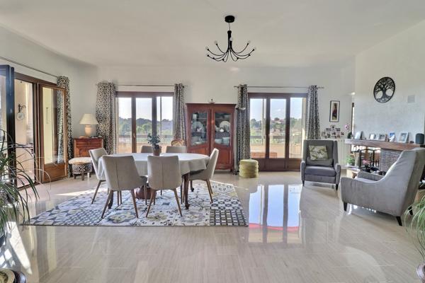 Marseille (13012) Les 3 lucs Haut de villa d'exception plain-pied T4 de 147 m² avec grand jardin privatif de 850m2