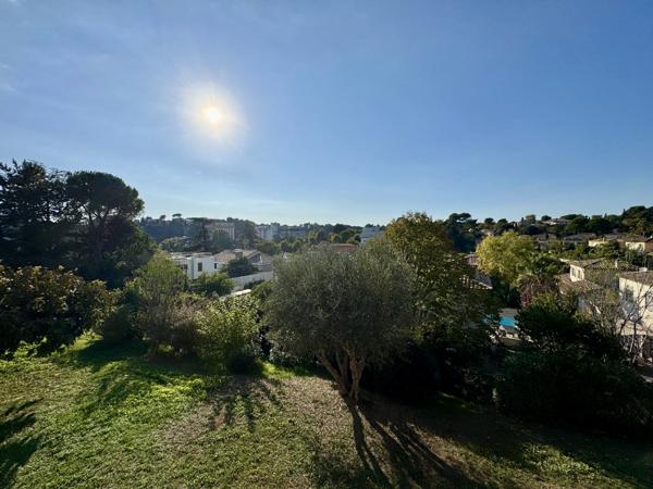 Marseille (13012) Les 3 lucs Haut de villa d'exception plain-pied T4 de 147 m² avec grand jardin privatif de 850m2