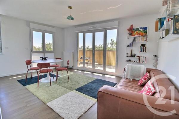 Appartement F3 à vendre  3 pièces - 61,60 m 2   BOBIGNY  - 93