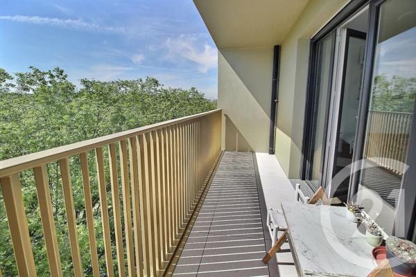 Appartement F3 à vendre  3 pièces - 61,60 m 2   BOBIGNY  - 93