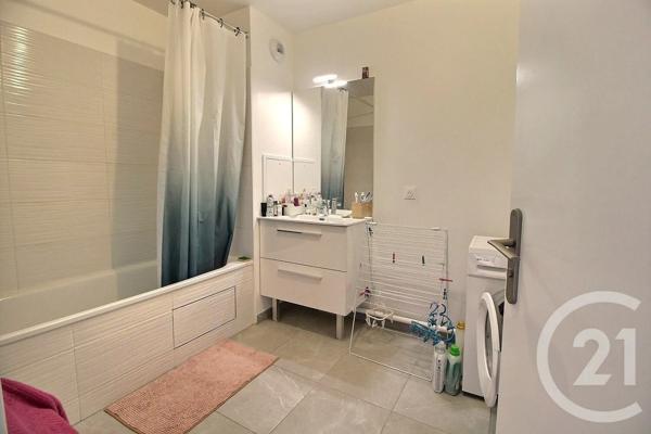 Appartement F3 à vendre  3 pièces - 61,60 m 2   BOBIGNY  - 93
