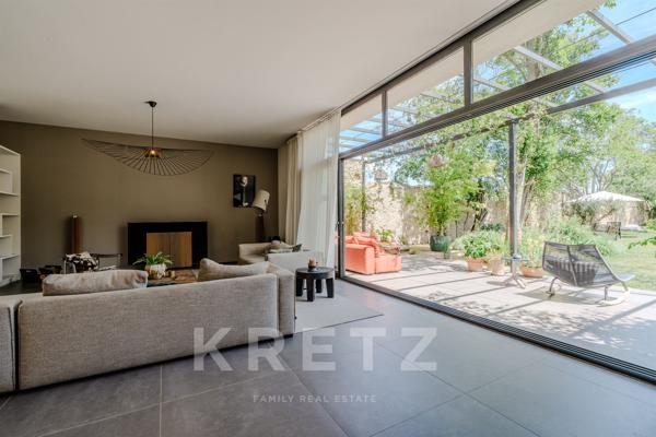 Propriété de luxe rénovée dans le Sud de la France avec jardin paysager.