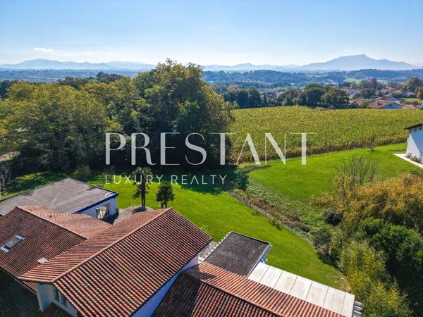 Bidart – Maison contemporaine avec piscine et vue montagne, BIDART