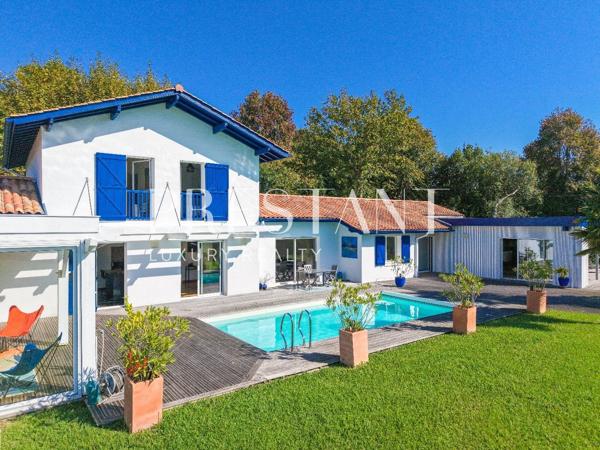 Bidart – Maison contemporaine avec piscine et vue montagne, BIDART