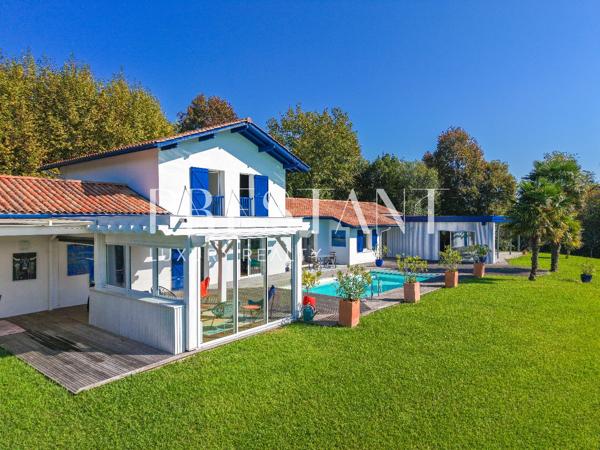Bidart – Maison contemporaine avec piscine et vue montagne, BIDART
