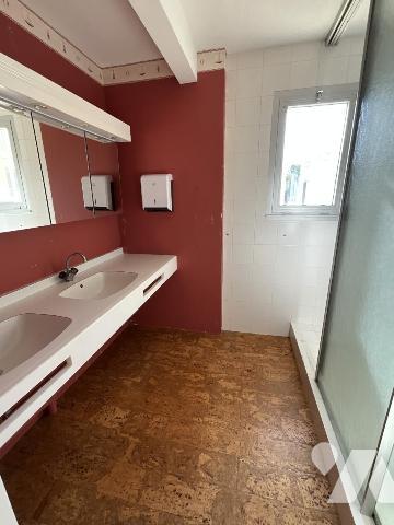 PLOEMEUR - LE FORT BLOQUÉ - Maison de plain pied de 77m² avec dépendance de 20m² la plage à pied