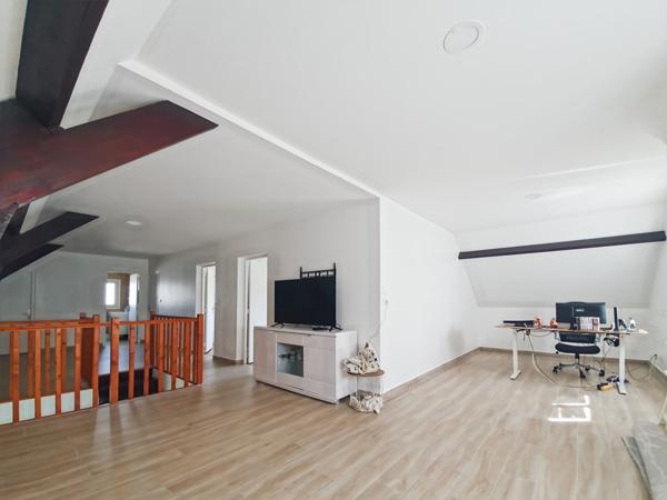 Maison Meulan En Yvelines 7 pièces 172 m² sous sol total, piscine, 850 m² de parcelle