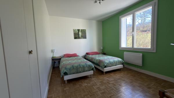 Vézelay (89450) Propriété située dans le Vézelien avec un jardin clos d'environ 2, 5 hectares au prix de 275 600 € F.A.I.