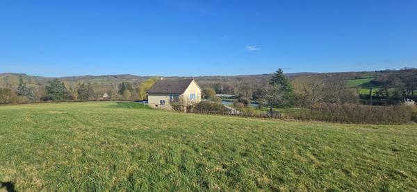 Vézelay (89450) Propriété située dans le Vézelien avec un jardin clos d'environ 2, 5 hectares au prix de 275 600 € F.A.I.