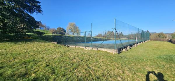 Vézelay (89450) Propriété située dans le Vézelien avec un jardin clos d'environ 2, 5 hectares au prix de 275 600 € F.A.I.