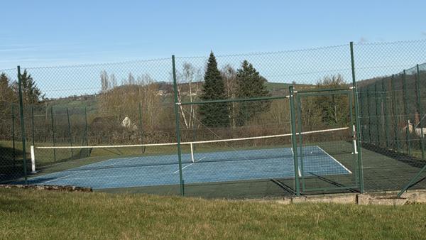 Vézelay (89450) Propriété située dans le Vézelien avec un jardin clos d'environ 2, 5 hectares au prix de 275 600 € F.A.I.