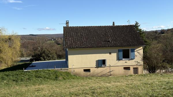 Vézelay (89450) Propriété située dans le Vézelien avec un jardin clos d'environ 2, 5 hectares au prix de 275 600 € F.A.I.