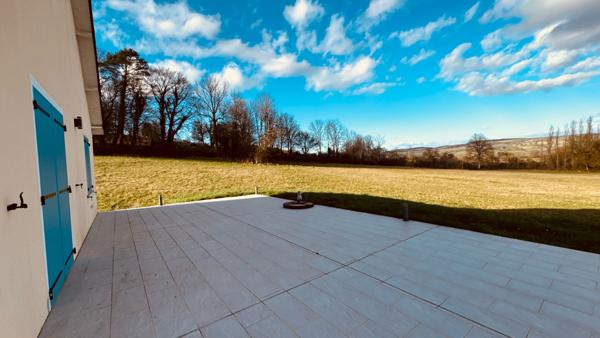 Vézelay (89450) Propriété située dans le Vézelien avec un jardin clos d'environ 2, 5 hectares au prix de 275 600 € F.A.I.