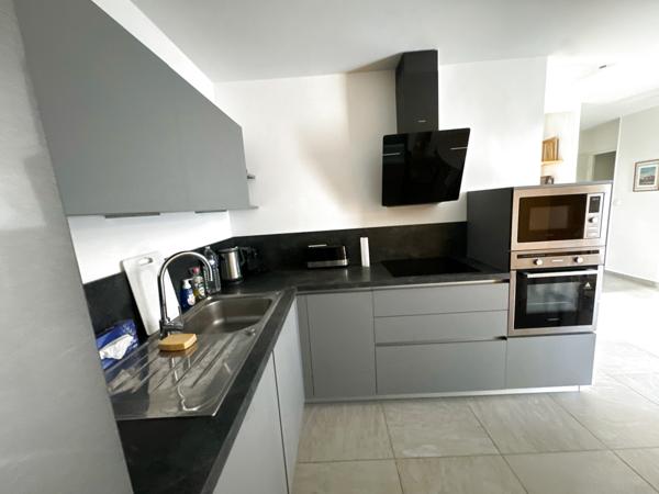 Vézelay (89450) Propriété située dans le Vézelien avec un jardin clos d'environ 2, 5 hectares au prix de 275 600 € F.A.I.