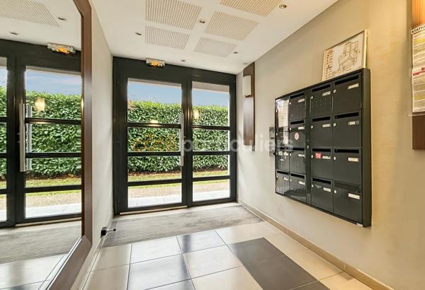 Vente
                Appartement62,63 m² - 3 Pièces -
                    MOISSY CRAMAYEL (77550)