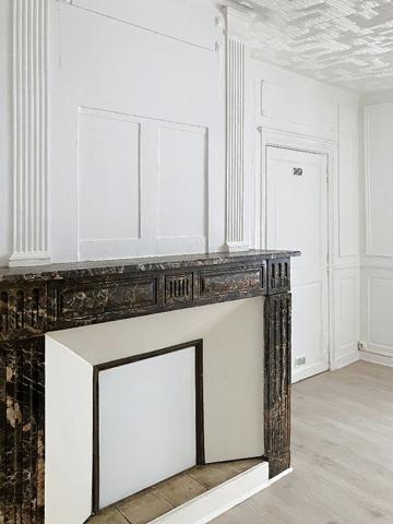 A vendre Angers hyper centre. Appartement type 2. 1er étage . Bâtisse ancienne. Chauffage individuel. Libre à la vente.