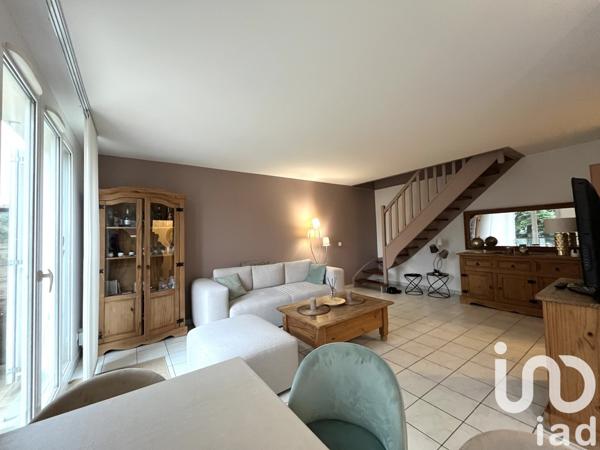 Appartement 3 pièces de 61 m² à Combs-la-Ville (77380)