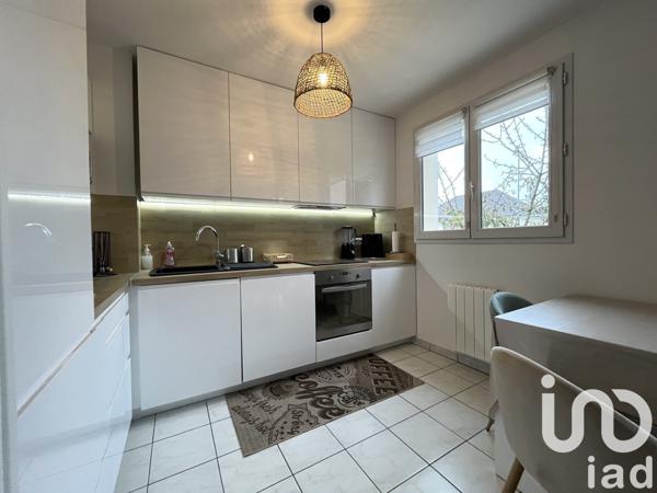 Appartement 3 pièces de 61 m² à Combs-la-Ville (77380)