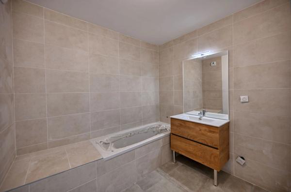 Découvrez cet appartement Neuf Alliant Élégance et Commodités !