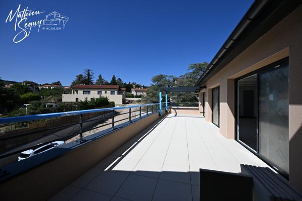 Découvrez cet appartement Neuf Alliant Élégance et Commodités !