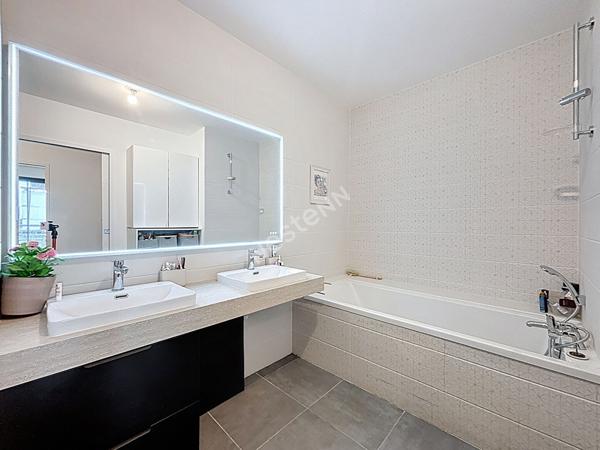 DUPLEX Proche Christ-Roi T5 avec 3 chambres- Terrasses, ascenseur, double garage