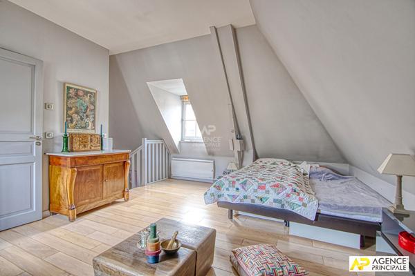 Versailles carrés Saint-Louis Maison de ville de 5 pièces 127 m² au sol €1 080 000 ** - Référence 27661