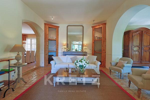 PROPRIÉTÉ DE 12 HECTARES AU PIED DES ALPILLES