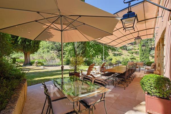 PROPRIÉTÉ DE 12 HECTARES AU PIED DES ALPILLES