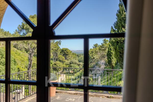 PROPRIÉTÉ DE 12 HECTARES AU PIED DES ALPILLES