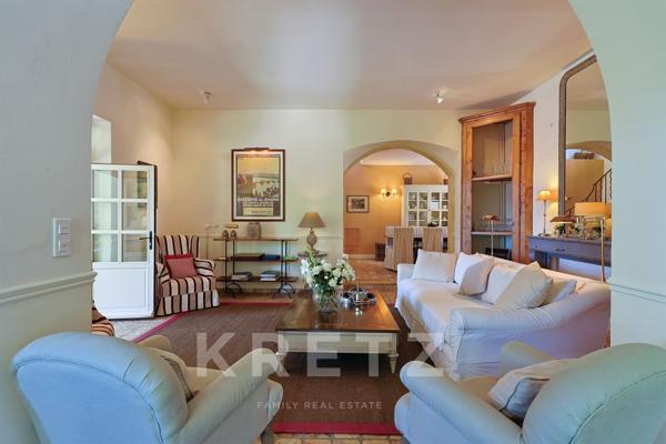 PROPRIÉTÉ DE 12 HECTARES AU PIED DES ALPILLES