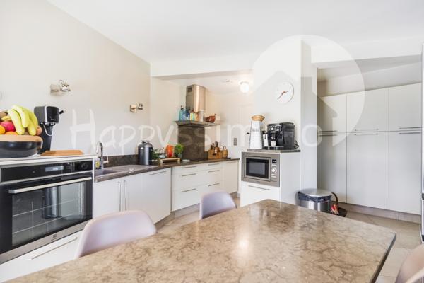 Maison
                                                                                                                                                                                                                                                                                                                        7 pièce(s)                                                                                                                                                                                                          6 chambre(s)                                                                                                                                                                                                          233  m²