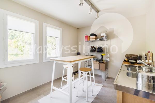 Maison
                                                                                                                                                                                                                                                                                                                        7 pièce(s)                                                                                                                                                                                                          6 chambre(s)                                                                                                                                                                                                          233  m²