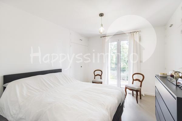 Maison
                                                                                                                                                                                                                                                                                                                        7 pièce(s)                                                                                                                                                                                                          6 chambre(s)                                                                                                                                                                                                          233  m²