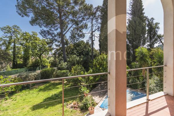 Maison
                                                                                                                                                                                                                                                                                                                        7 pièce(s)                                                                                                                                                                                                          6 chambre(s)                                                                                                                                                                                                          233  m²
