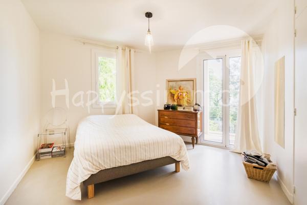 Maison
                                                                                                                                                                                                                                                                                                                        7 pièce(s)                                                                                                                                                                                                          6 chambre(s)                                                                                                                                                                                                          233  m²