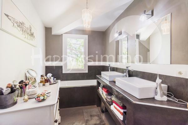 Maison
                                                                                                                                                                                                                                                                                                                        7 pièce(s)                                                                                                                                                                                                          6 chambre(s)                                                                                                                                                                                                          233  m²
