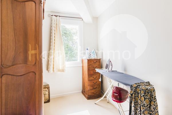 Maison
                                                                                                                                                                                                                                                                                                                        7 pièce(s)                                                                                                                                                                                                          6 chambre(s)                                                                                                                                                                                                          233  m²