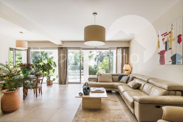 Maison
                                                                                                                                                                                                                                                                                                                        7 pièce(s)                                                                                                                                                                                                          6 chambre(s)                                                                                                                                                                                                          233  m²
