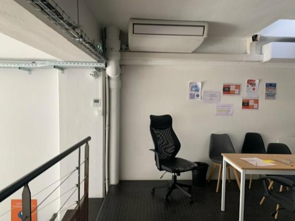 Local commercial à louer à Cavaillon, sur deux niveaux, bureaux, axe passant
